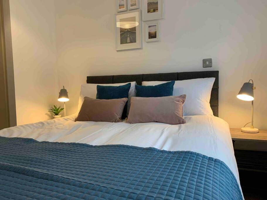 Stylish & Spacious 3 Bed House With 2 Free Car Parking Spaces Villa Appledram ภายนอก รูปภาพ